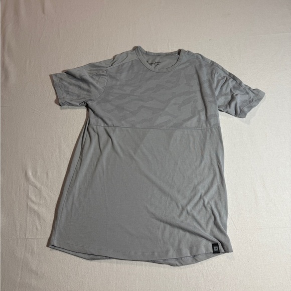 Under Armour Boys Size Small Gray Camouflage Men's T-Shirt - Picture 1 of 8